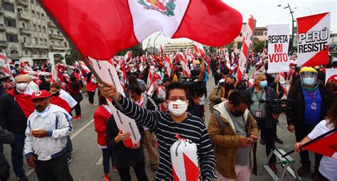 Miles De Personas Se Manifestaron En Las Calles Del Centro De Lima En