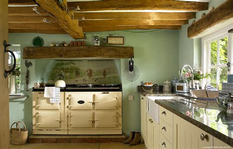 Inspirational pictures of english country style kitchens. Country style kitchen in Tracey Annison and Andy Rosser's cottage near Checkendon in Oxfordshire.