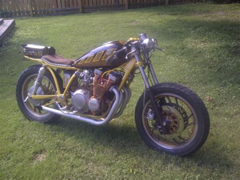 Modificación de subchasis por crm asiento a medida crm faro 20cm. 1981 yamaha xj750 seca cafe racer streetfighter custom