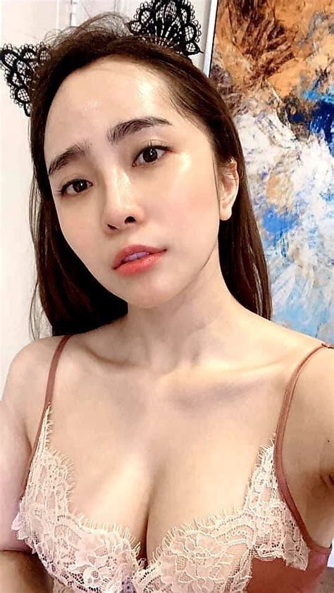 Asian Vietnamese Selfie Celebrity Quỳnh Nga Manhpk98