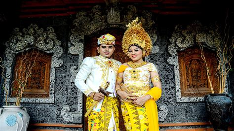 Pakaian Adat Provinsi Bali