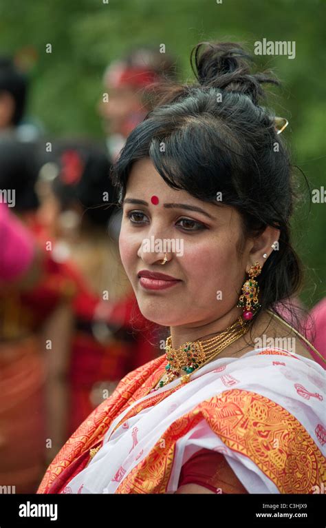 Bengali Woman In Saree Hi Res Stock Photography And Images Alamy
