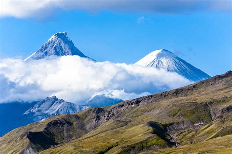Russland ist das größte land der neben der einteilung für die verwaltung kann man russland auch nach seinen landschaften. Naturpark Kljutschewskoi in Kamtschatka, Russland | Franks ...