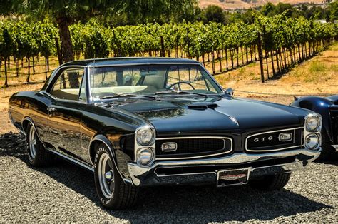 11 Popular Classic Muscle Cars With Pictures