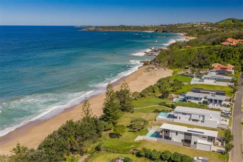 A Luxury Sapphire Beach Home On Coffs Harbours Old Pelican Beach