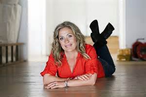 Sarah Beeny Says Her Boobs Boosts Tv Ratings Daily Mail