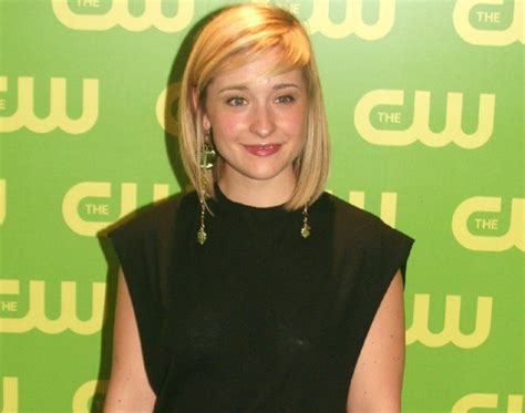 Smallville Alum Allison Mack Released From Prison Early After Nxivm