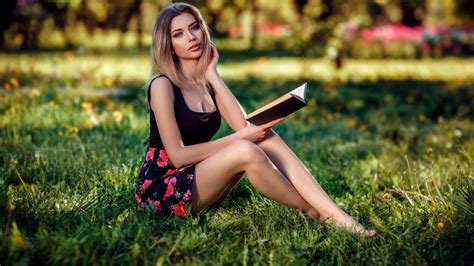 Download Stylish Girl Reading Book Wallpaper