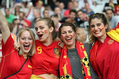 Top 10 Hottest Female Football Fans This World Cup - HOT ...