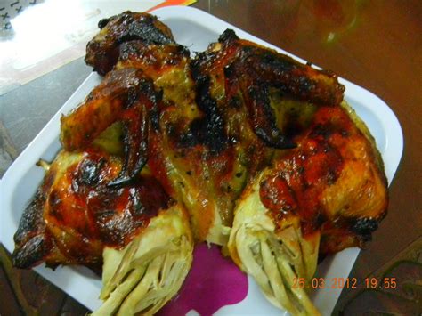 Ayam bakar madu diberi bumbu kecap dan diolesi madu ketika dibakar. My Resepi Ayam Bakar Madu