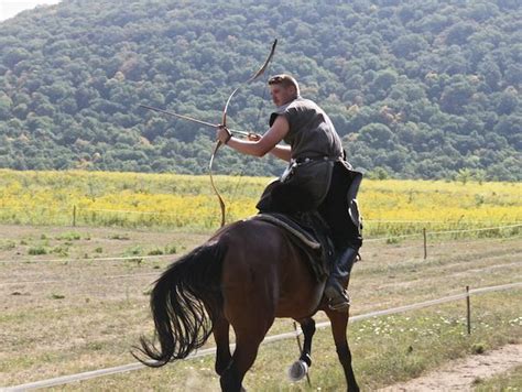 Pin By Miscoucy On Proud Hungarian Horse Archery Horse Archer