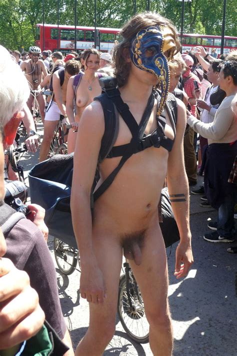 PELADOS EM PÚBLICO NA PRAIA E COM AMIGOS WNBR Londres