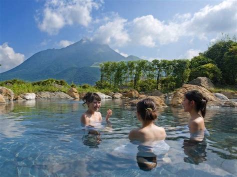 Essential Tips On Enjoying Hot Springs At A Japanese Inn Onsen Japan Onsen Hot Springs