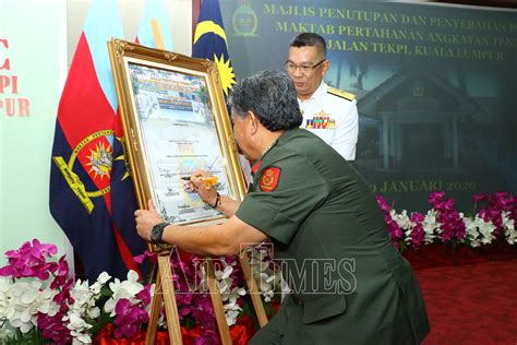 Perbarisan tamat latihan perajurit muda tentera darat lelaki siri 189 19 dan wanita siri 45 19. Advertisements