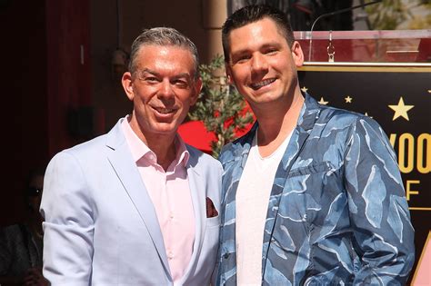 Z100 radiohost Elvis Duran is engaged