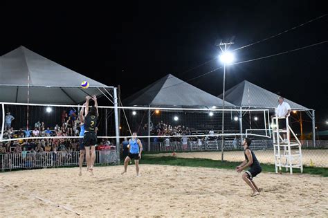 Experimente o futebol e jogo de futebol em um ambiente totalmente novo. Equipes de futebol de areia, vôlei de praia e futevôlei ...