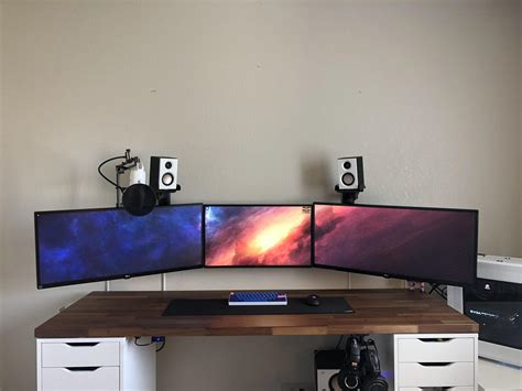 Need Help Decoratingrenovating This Triple Monitor Setup R