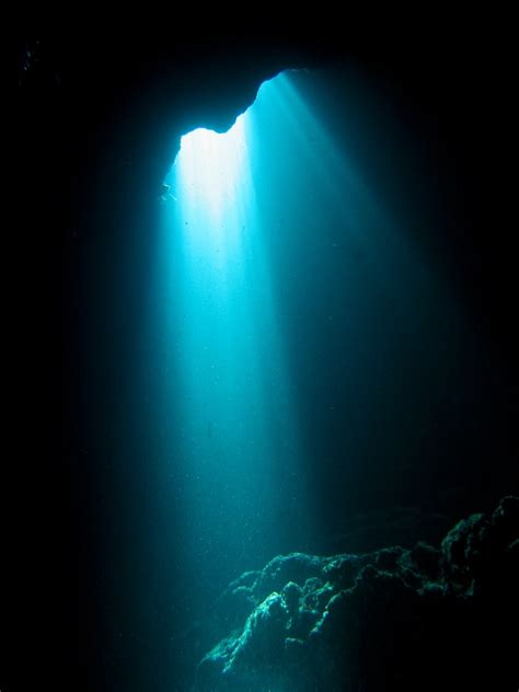 Ray Of Light In Underwater Cave Underwater Cave In Gozo M Flickr