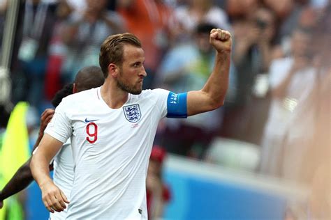 Harry edward kane mbe (born 28 july 1993) is an english professional footballer who plays as a striker for premier league club tottenham hotspur and captains the england national team. Секреты успеха Гарри Кейна. Бомбардир Гарри Кейн и его ...