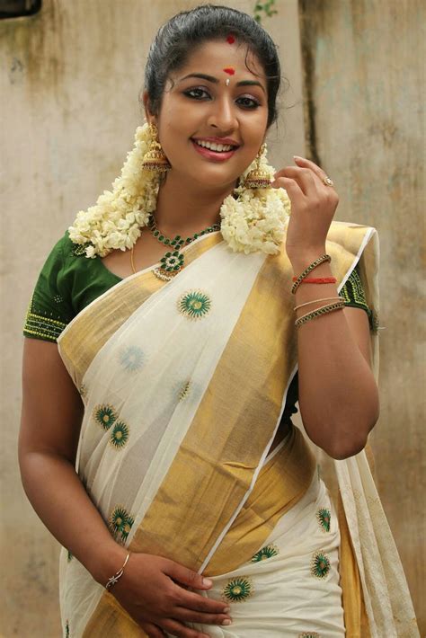 Malayalam Actress Navya Nair Latest Saree Stills Cine Gallery