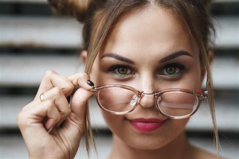 3 Tips For Applying Lashes To Girls Who Wear Glasses Modelonamissionmodelonamission