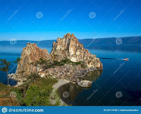 Vistas Al Lago Baikal En La Madrugada Del Verano Isla De Olkhon Foto