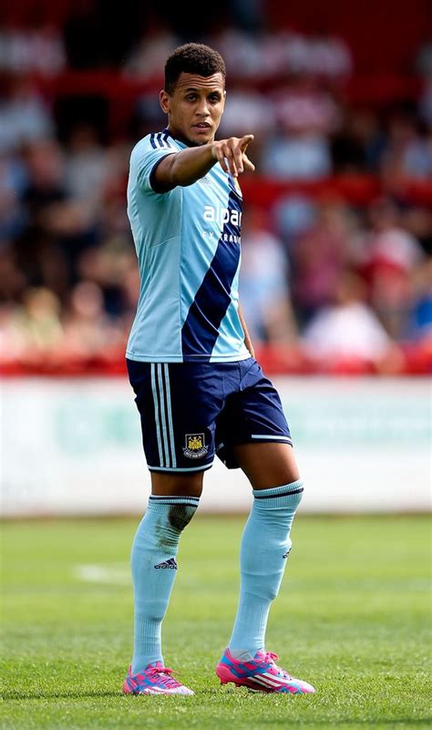 Ravel ryan morrison (manchester, 2 febbraio 1993) è un calciatore inglese naturalizzato giamaicano, centrocampista del derby county Ravel Morrison cleared of threatening to throw acid in ex ...