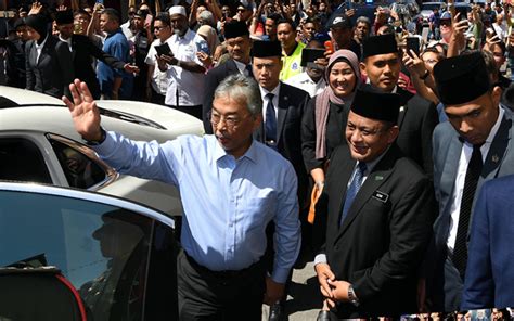 Malaysia enthrones new king after historic abdication world. Agong adil, rakyat sangkal tuduhan 'rampasan kuasa diraja ...