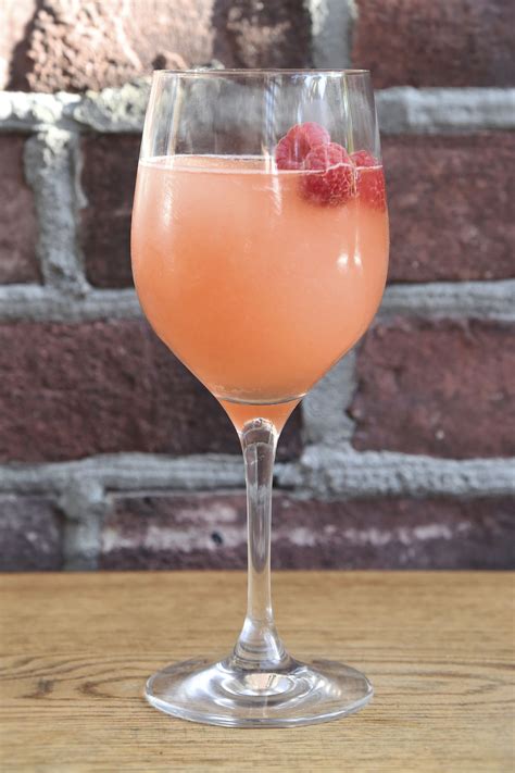 17 Rosé Cocktails You Ll Be Obsessed With This Summer Rose Cocktail Rose Drink Alcohol Drink