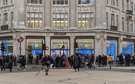 Retail Microsoft Flagshipstore In London Ausgezeichnet Invidis