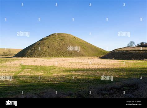 Hill Mound Grass Hi Res Stock Photography And Images Alamy