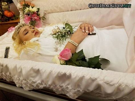 Мертвая Девушка В Свадебном Платье