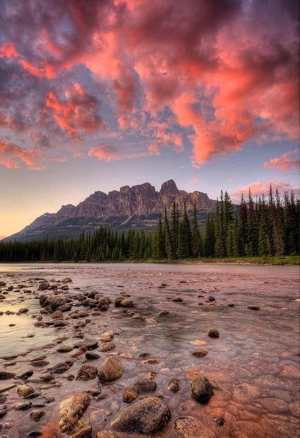 Castle Mountain On The Bow River In Banff National Park Paesaggi