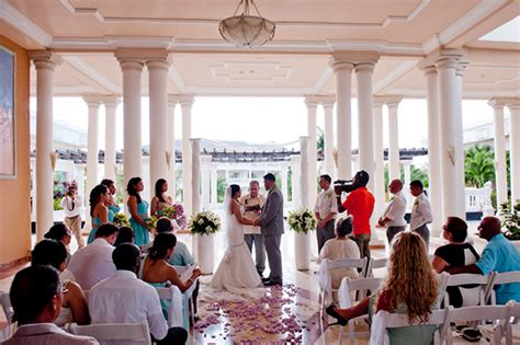Montego Bay Jamaica Destination Wedding The Destination Wedding Blog Jet Fete By Bridal Bar