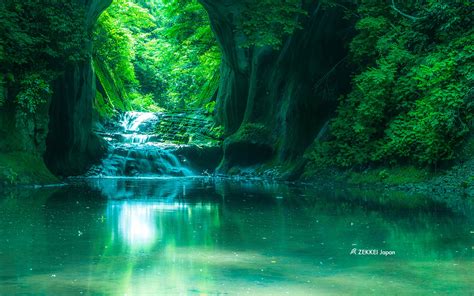 ＜5月の絶景壁紙＞マイナスイオンたっぷり！滝の絶景をあなたの待ち受けに｜zekkei Japan