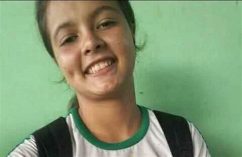 Garota de anos desaparece ao deixar escola em Sena Madureira família pede ajuda ac horas
