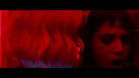 Charlize Theron Se Pone A Patear Traseros En El Trailer De Atomic