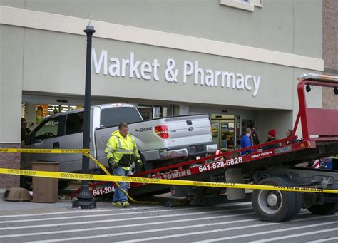Truck Smashes Into Iowa Wal Mart Store Killing 3 People Crime And Courts