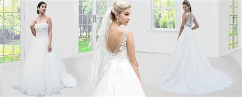 Di seguito sono elencati le tipologie di abiti che rappresentano l'eleganza classica per il matrimonio, ma non solo la nuova proposta di noleggio è la linea di abiti firmati per la tipologia smoking che sono stati selezionati tra le aziende italiane proprio per garantire. Noleggio Abiti Da Sera Firmati Roma / Pin su Ropa de fiesta : Abito elegantissimo lungo da sera ...