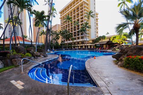 Review Hilton Hawaiian Village Full Resort And Rainbow Tower Room Tour