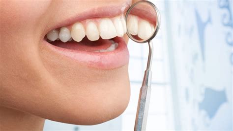 Encías Retraídas Qué Son Soluciones Y Tratamiento Adeslas Dental