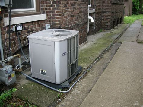 Carrier is one of the world's leading hvac manufacturers. Carrier Air Conditioner (appears to be 5 ton-capacity unit ...