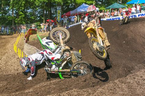 Otro vídeo más del deporte más duro y técnico del motor, el motocross. Motocross Action Magazine MOTOCROSS ACTION MID-WEEK REPORT ...