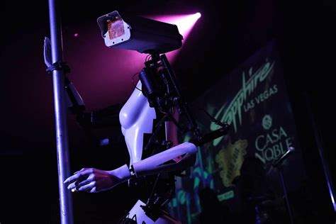 Robot Strippers Used By Las Vegas Strip Club To Attract Women During Ces 2018 Business Insider