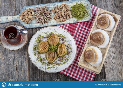 Turkish Midye Baklava Mussel Shape Baklava With Green Pistachio Powder
