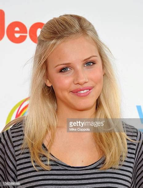Gracie Dzienny Age Photos And Premium High Res Pictures Getty Images