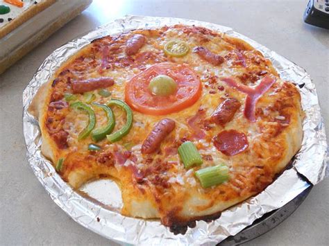 Making an animal cell model with pizza was one of our family favorite activities in homeschooling. Biology, Module 6, The Cell | Apologia biology, Cell model ...