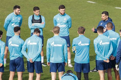 Schalke 04 Grammozis Gnadenlos Greift Er Bei Ihm Jetzt Knallhart Durch Derwestende