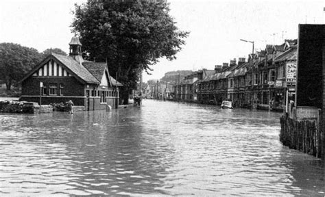 Bristol Ashton Road Looking From West To East During The Floods