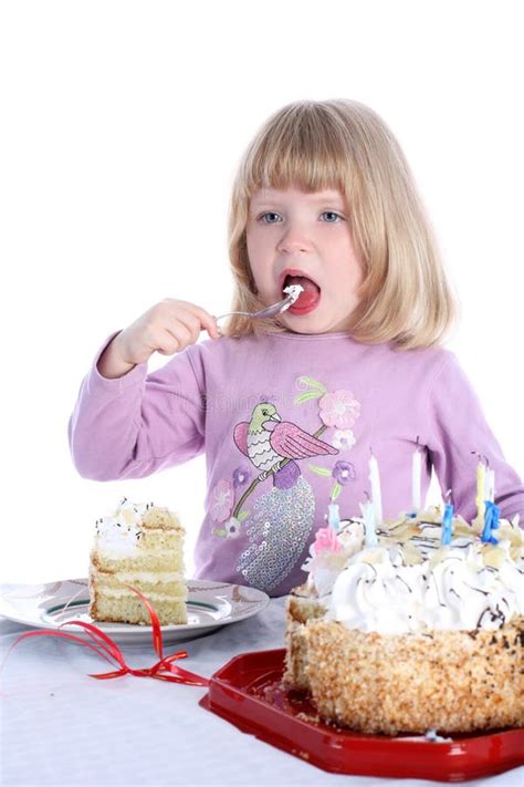 muchacha con la torta de cumpleaños imagen de archivo imagen de despreocupado rubio 8246961